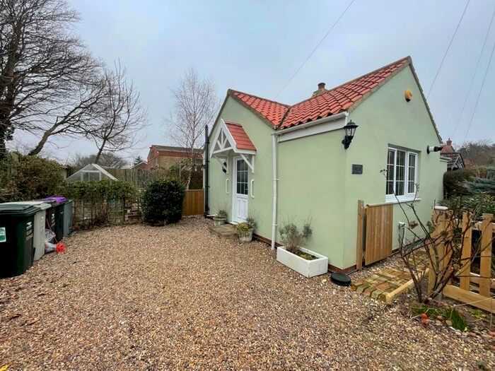 3 Bedroom Bungalow To Rent In Sea Dyke Way, Marshchapel, Grimsby, DN36