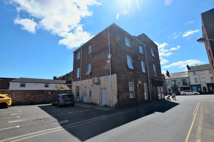 2 Bedroom Flat To Rent In East Reach, Taunton, Somerset, TA1