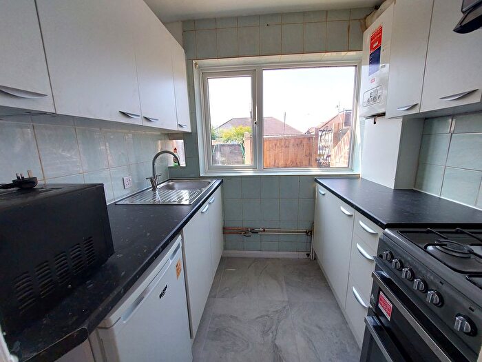 2 Bedroom Maisonette To Rent In Fullwell Avenue, Ilford, IG6