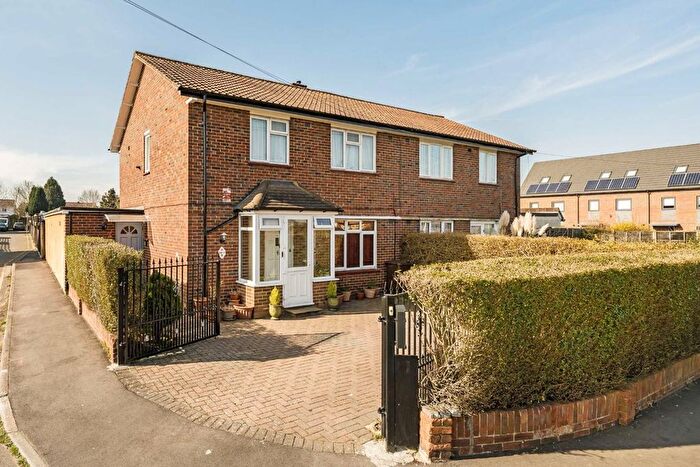 1 Bedroom Flat To Rent In Fountains Avenue, Feltham, TW13