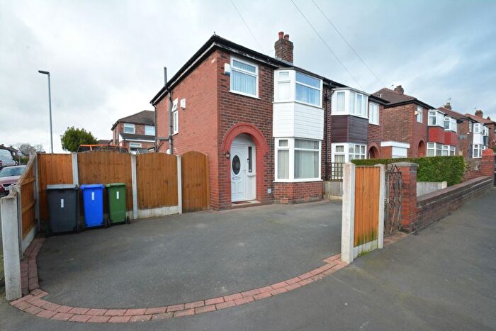 3 Bedroom Semi Detached House For Sale In Lydgate Road, Droylsden, M43