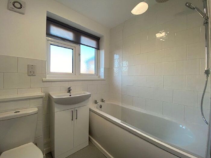 3 Bedroom Detached Bungalow For Sale In Ingram Avenue, Aylesbury, HP21