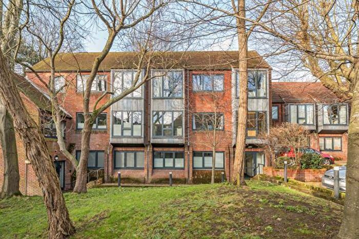 2 Bedroom Apartment For Sale In Friary Court, Aylesbury, HP20