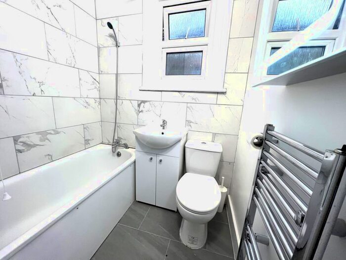 2 Bedroom Flat To Rent In Kimberley Gardens, London, N4