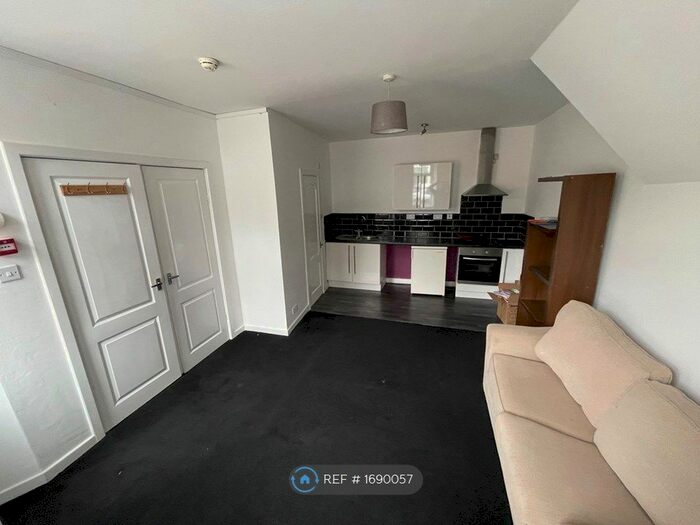 1 Bedroom Flat To Rent In Station Road, Steeton, Keighley, BD20