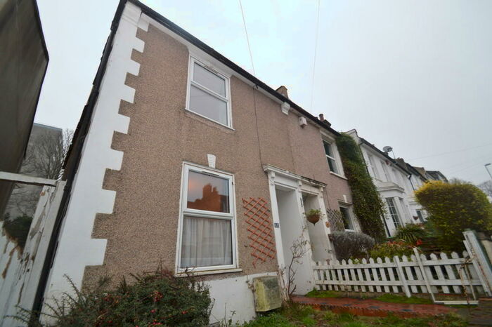 3 Bedroom Semi-Detached House To Rent In Purrett Road, Plumstead, London, SE18