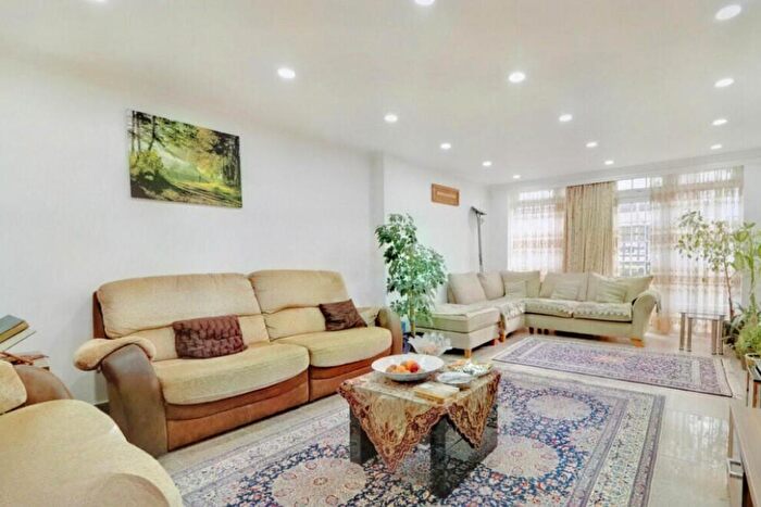 4 Bedroom Town House To Rent In Clement Close, London, NW6