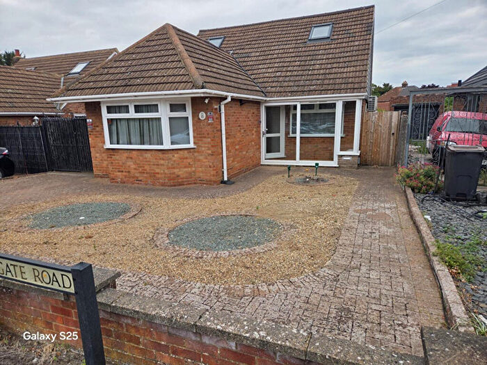 4 Bedroom Detached House To Rent In Fieldgate Road, Luton, Bedfordshire, LU4