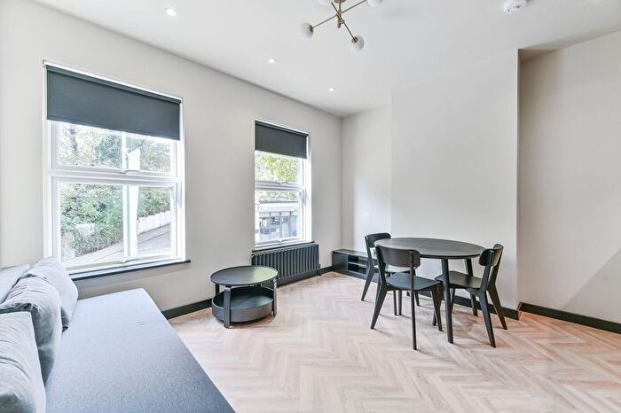 3 Bedroom Flat To Rent In Norwood High Street, London, West Norwood, London, SE27