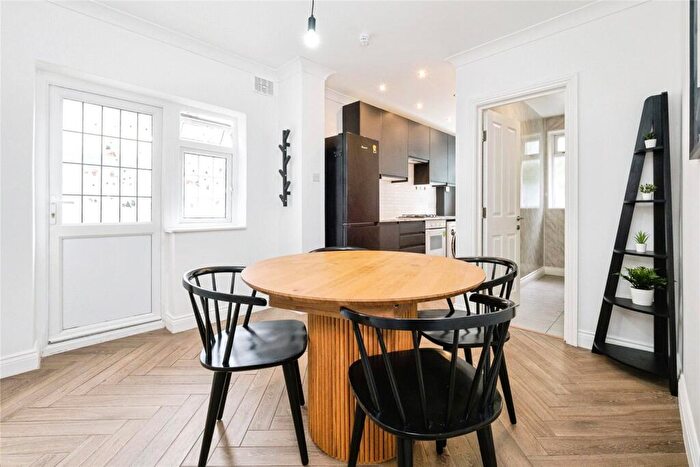 2 Bedroom Flat For Sale In Clements Road, East Ham, London, E6
