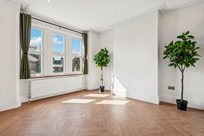 2 Bedroom Flat To Rent In Kilburn Lane, Kensal Town, W10