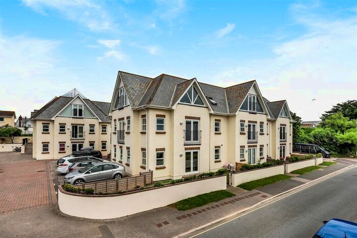 3 Bedroom Flat To Rent In Pentire Crescent, Newquay, TR7