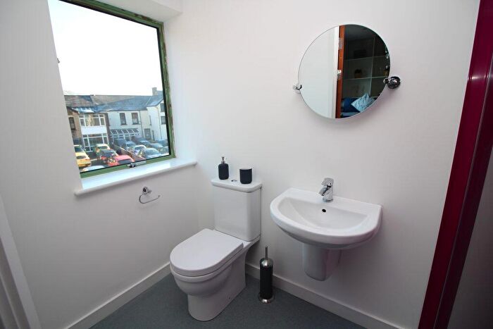 1 Bedroom Private Halls To Rent In Library Road, Pontypridd, CF37