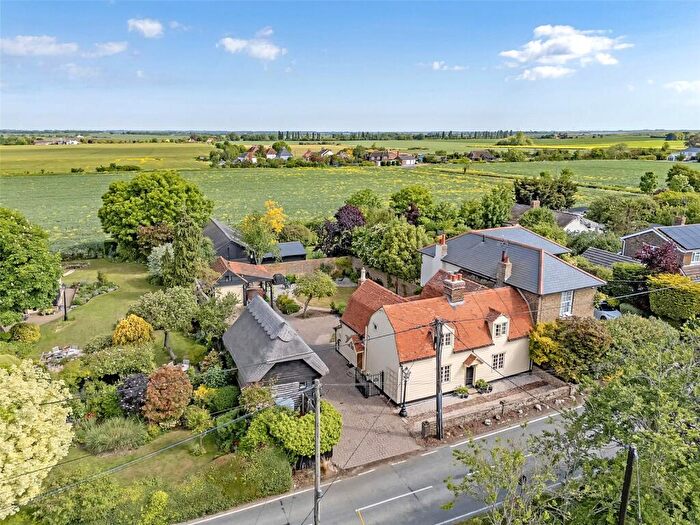 3 Bedroom Link Detached House For Sale In Barling Road, Barling Magna, Essex, SS3