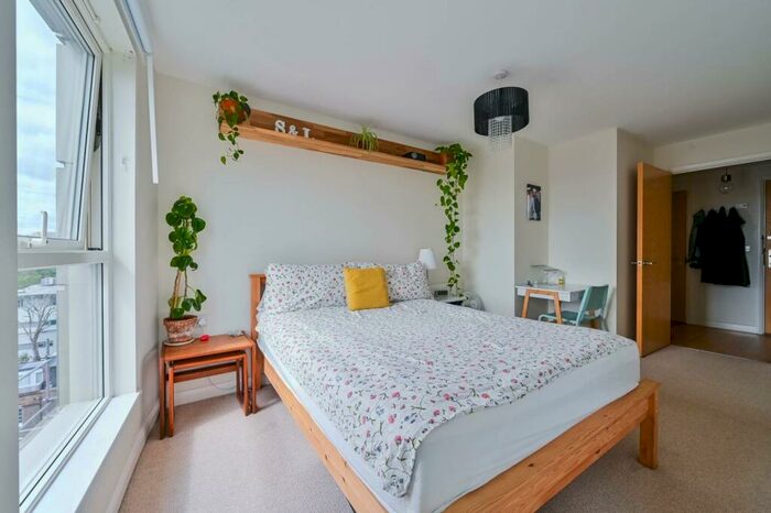 1 Bedroom Flat To Rent In Queensland Road, Holloway, London, N7