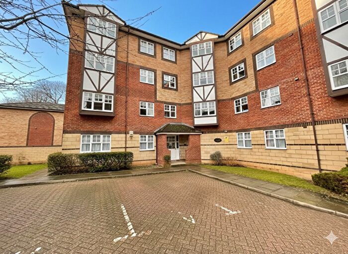 2 Bedroom Flat For Sale In Queens Court, Knights Field, Luton, Bedfordshire, LU2