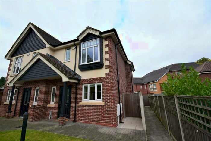 3 Bedroom House To Rent In Compstall Road, Romiley, Stockport, SK6