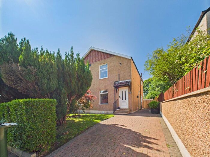 3 Bedroom Flat To Rent In Kingsacre Road, Glasgow, G44