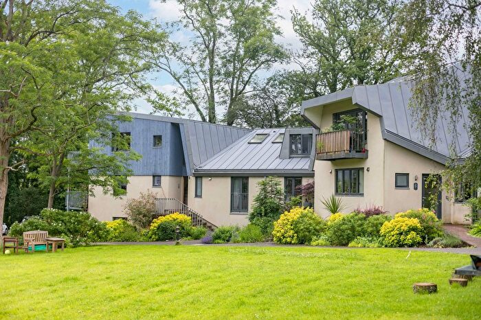 1 Bedroom Flat For Sale In Tobias Place, Coombe Hill Road, East Ginstead, RH19