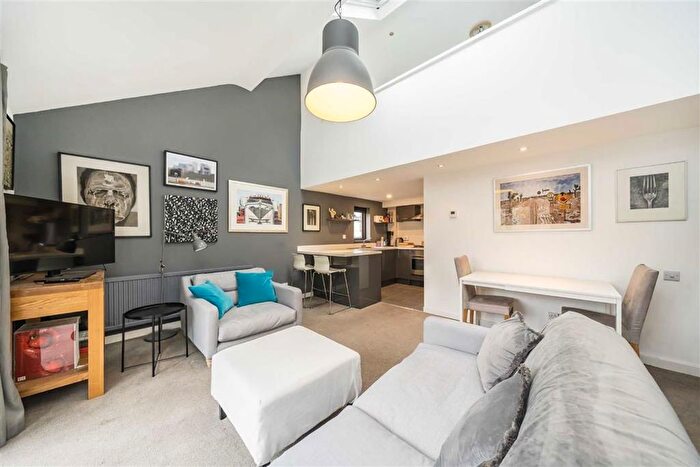 1 Bedroom Flat For Sale In Castelnau, Barnes, SW13