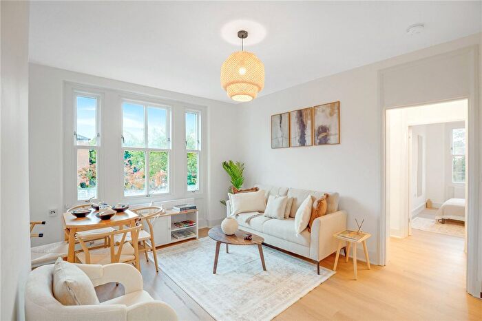 4 Bedroom Flat For Sale In Waleran Flats, Old Kent Road, SE1
