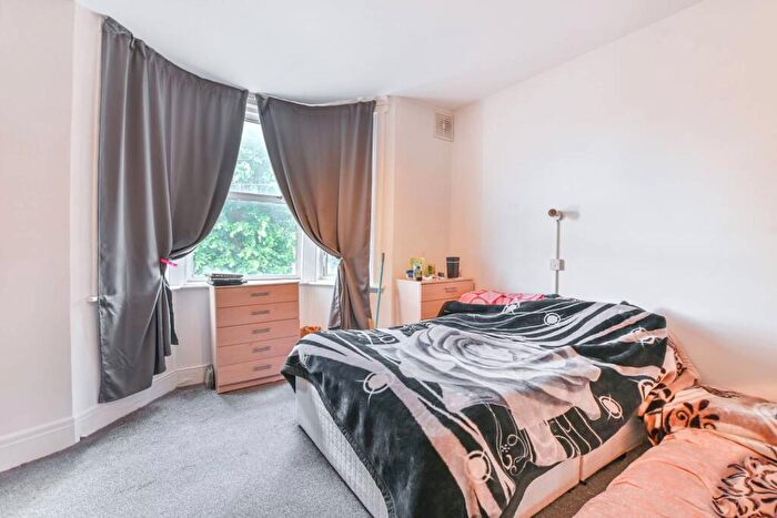 2 Bedroom Flat For Sale In Chaplin Road, Wembley, HA0