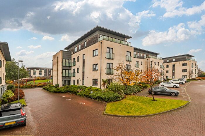 3 Bedroom Flat For Sale In / Burnbrae Drive, Edinburgh, EH12
