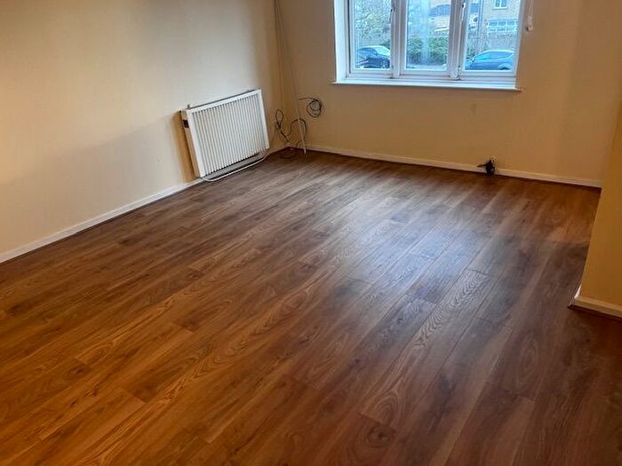 1 Bedroom Flat For Sale In Swaythling Close, Edmonton, N18