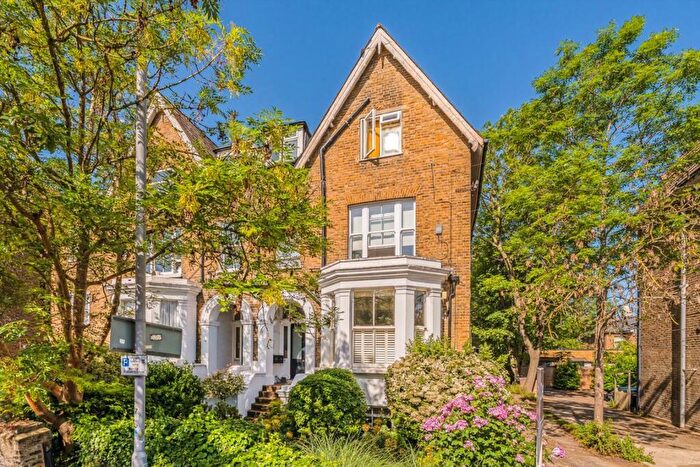 1 Bedroom Flat To Rent In Springfield Road, Kingston Upon Thames, KT1
