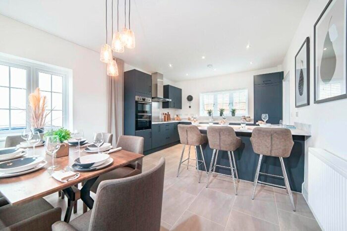 4 Bedroom Town House To Rent In Elm Park, Exeter, EX2