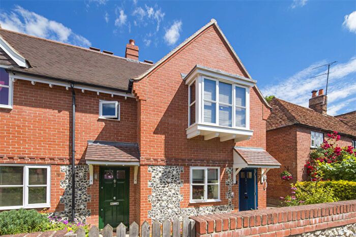 2 Bedroom Flat For Sale In Belleme Mews, Goring On Thames, RG8