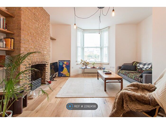 3 Bedroom Flat To Rent In Barretts Grove, London, N16