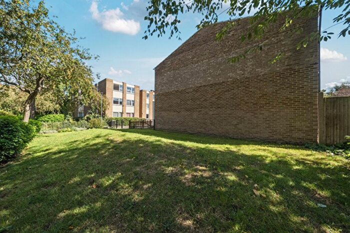 1 Bedroom Flat To Rent In Hanson Close, Balham, London, SW12