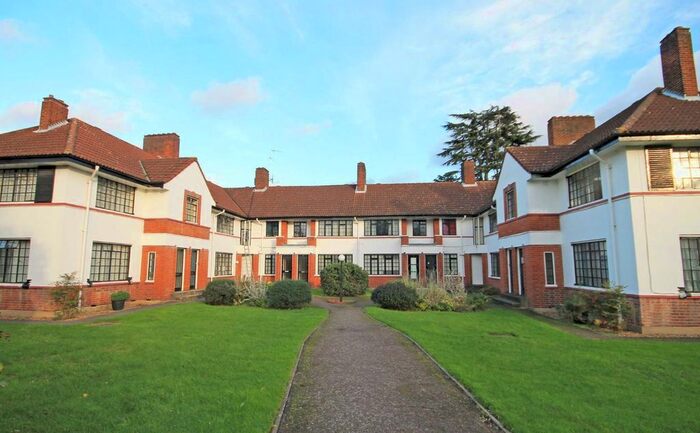 3 Bedroom Flat To Rent In London Road, Twickenham, TW1