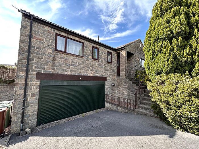 3 Bedroom Bungalow For Sale In Alder Drive, Pudsey, Leeds, West Yorkshire, LS28
