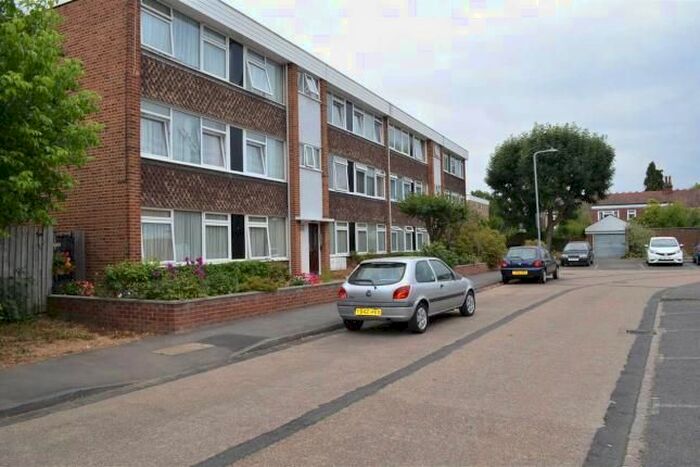 2 Bedroom Flat To Rent In Barton Meadows, IG6