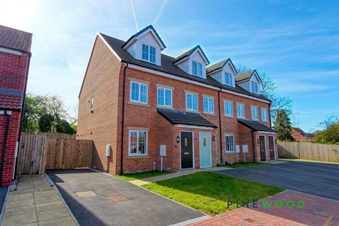 3 Bedroom Town House For Sale In Almond Avenue, Barlborough, S43