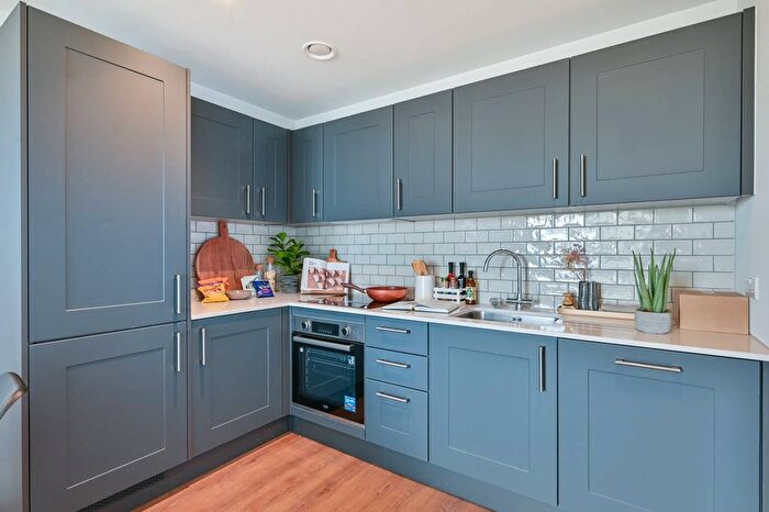 2 Bedroom Flat To Rent In Francis House, Maidenhead, SL6