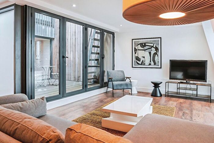 3 Bedroom Flat To Rent In Crispin Lofts, New York Road, Leeds, West Yorkshire, LS2