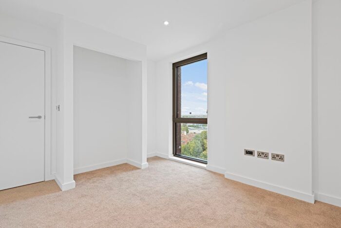 1 Bedroom Flat To Rent In Orla Lodge Penthouse, Harrow, HA1