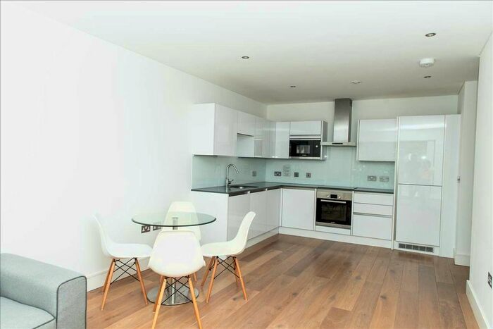 1 Bedroom Flat To Rent In Sawmill Studios, London, N1