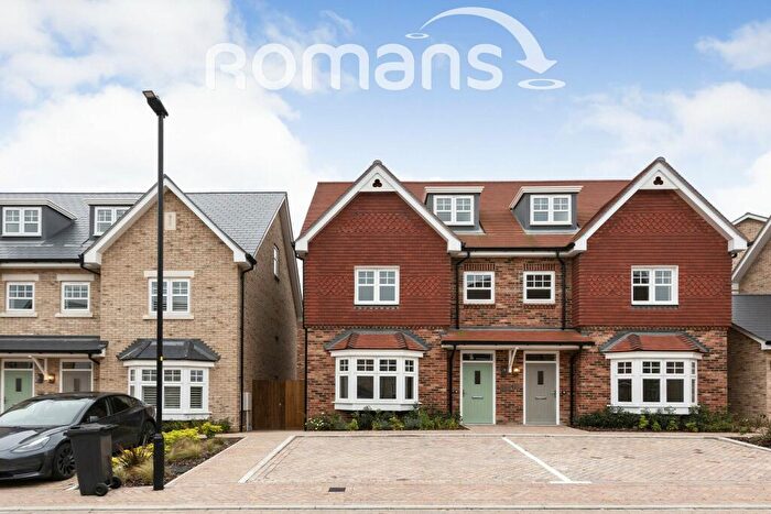 4 Bedroom Semi-Detached House To Rent In Calluna Way Fleet, GU51