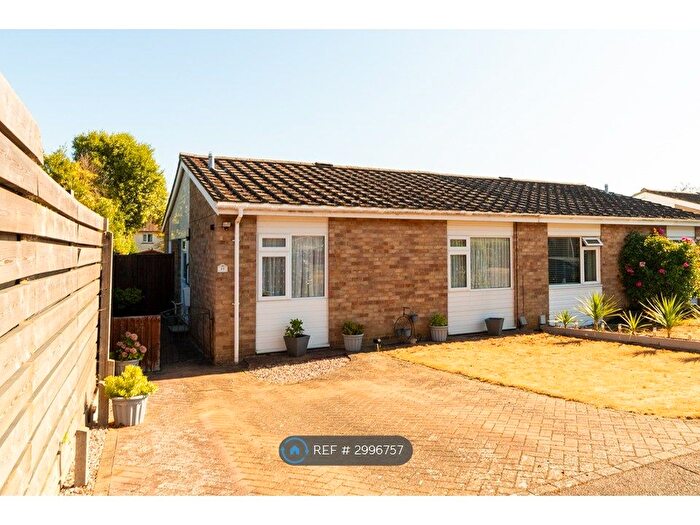 2 Bedroom Bungalow To Rent In Romany Close, Letchworth, SG6