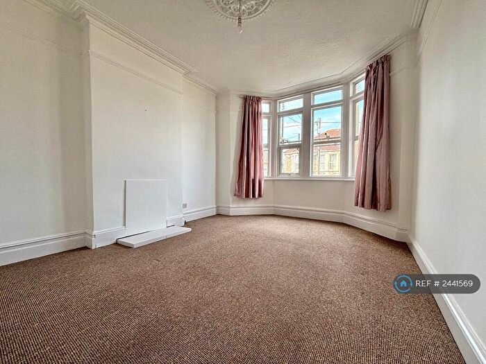2 Bedroom Flat To Rent In Cock Road, Bristol, BS15