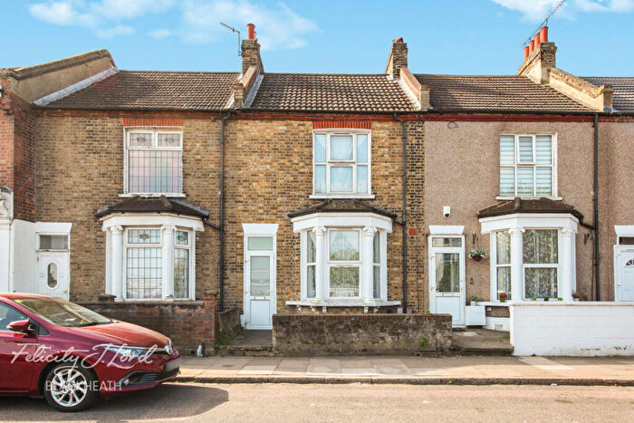 3 Bedroom Terraced House For Sale In Brewery Road, Plumstead, SE18