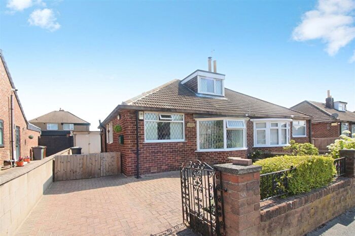 3 Bedroom Semi Detached Bungalow For Sale In Lulworth Avenue, Leeds, LS15