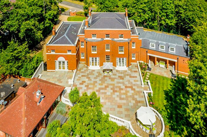 8 Bedroom Detached House For Sale In Hadley Common, Barnet, Hertfordshire, EN5