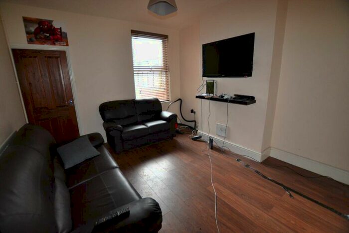 2 Bedroom Property To Rent In Peach Street, DE22