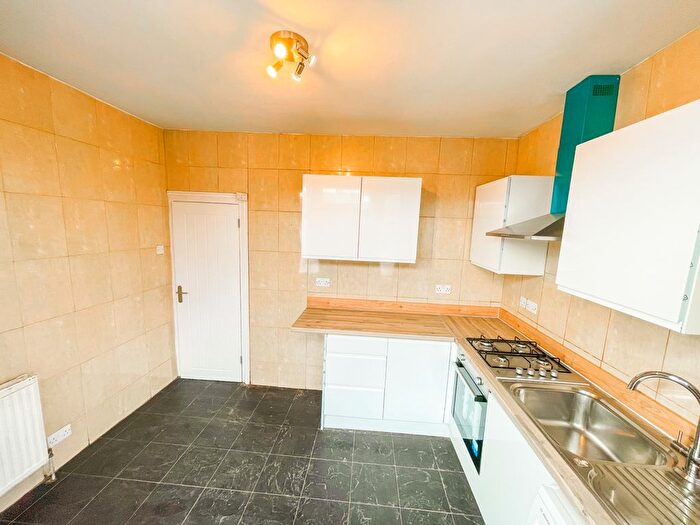 2 Bedroom Flat To Rent In Hobb Mews, Ilford, Essex, IG3