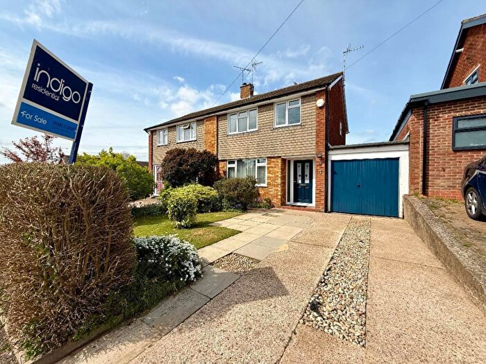 3 Bedroom Semi-Detached House For Sale In Ereswell Road, Luton, LU3
